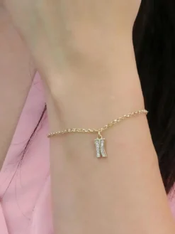 BROADWAY Bracciale con charm logo e zirconi